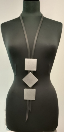 LAG3004- Kette aus hochwerigen Gummi mit elox. Alu in Silber 2xQuadrat+Raute