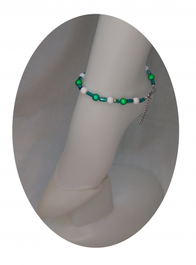 FMP2004- Fusskette aus Magic Perlen, Grün+Weiss 8mm + kristall