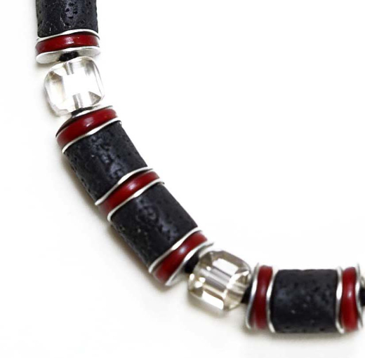 CAY1007- Kette aus Holzscheiben in Rot, Kristall und Color Lava in Braun