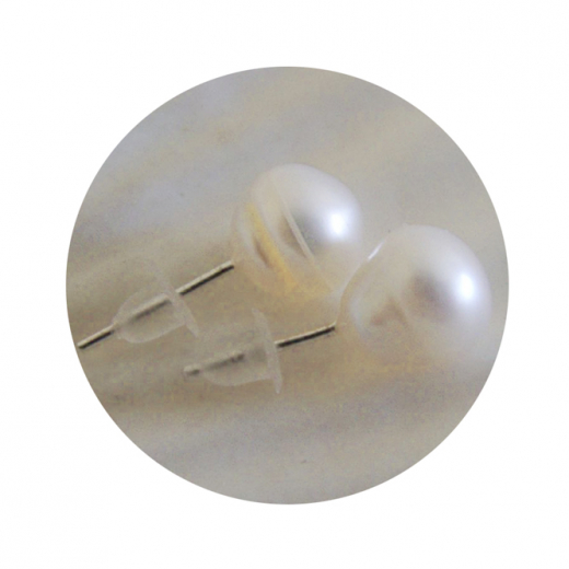 NQ9999- 100 paar Ohrstecker Süßwasserperlen, versilbert.