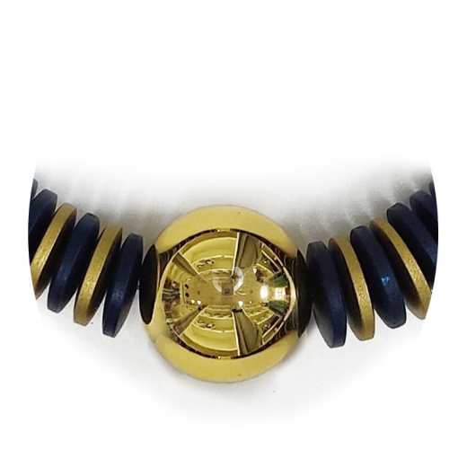 CLMA006- Kette aus Holzscheiben im blau, gold mit Gold Kugel