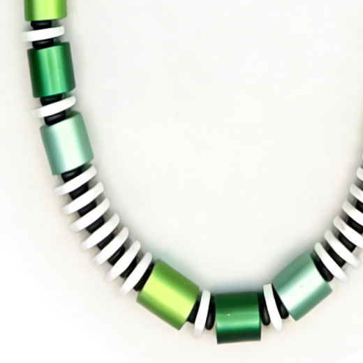 ASKA002- Blickfang grün , grün , türkis aus elox. Alum. Walzen 10x10 und Scheiben