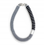 CSTA002- Kette aus Holzscheiben im Grau & Schwarz mit Alusilber 20# 52 (copy)