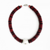 CLMA005- Kette aus Holzscheiben im schwarz, rot mit weißen Kugel