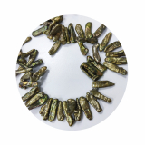 SWP1023- 1 Strang Süßwasserperlen edle Keshi Perlen in d.grün 22-25 seitlich geboren