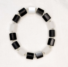 AHW1226- 1 Armband wunderschöner Blickfang schwarz,weiß Walzen10x10