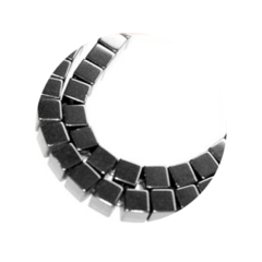 STH4F101-  Strang Hämatit Würfel 4x4 A Qualität Antrazit