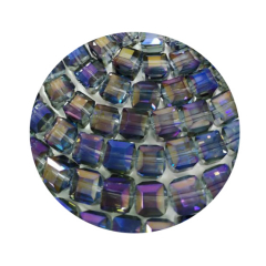 STWC211- 32 Stk in Strang Kristall Würfel 12x12 lt. Sapphire changiert