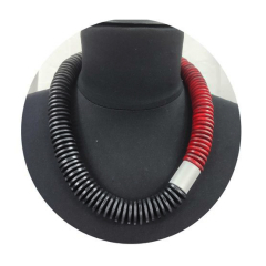 CSTA006- Kette aus Holzscheiben im Schwarz, Rot mit Alusilber 20# 52