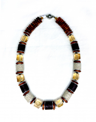 CAY1001- Kette aus Holzscheiben, Kristall und Lava im Braun und Beige Ton