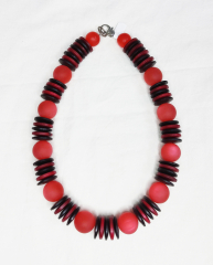 RIC1001- Kette aus Holzscheiben Rot Schwarz, Kunstharz Kugel Rot 20mm