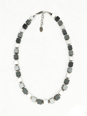 CUE8A01- Blickfang silber, grau, antrazit aus elox. Alum. Würfel 8x8x8