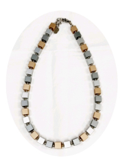 CUE8A03- Blickfang beige, grau, silber aus elox. Alum. Würfel 8x8x8